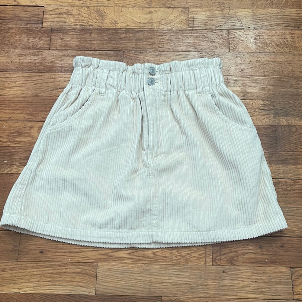 Beige knit skirt